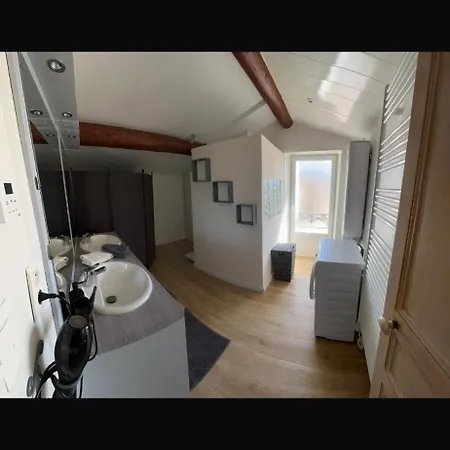 Beautiful 3-bedroom Stone House Prázdninový dům